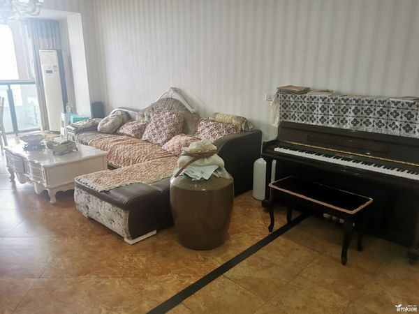 兴龙湖附近旁，金科阳光小镇小两室房东带钢琴出售，配套齐全，自住温馨小窝