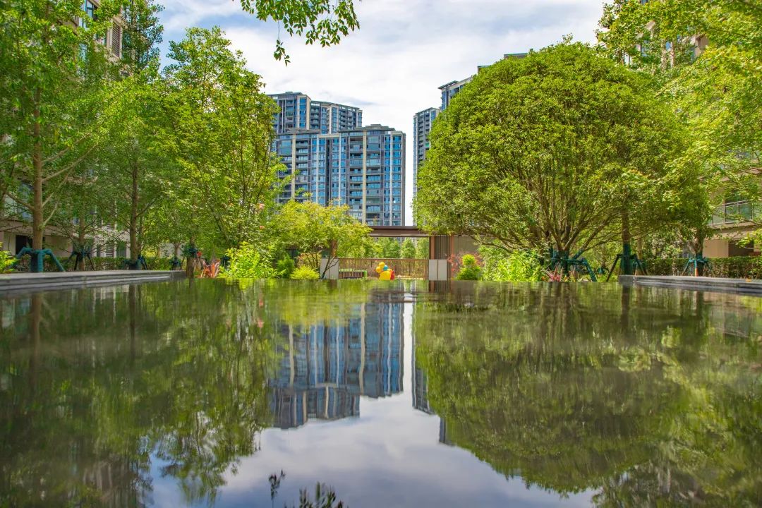雲景入户大堂△雲景航拍图截止今年9月,旺龙湖·雲景1#-19#楼外立面